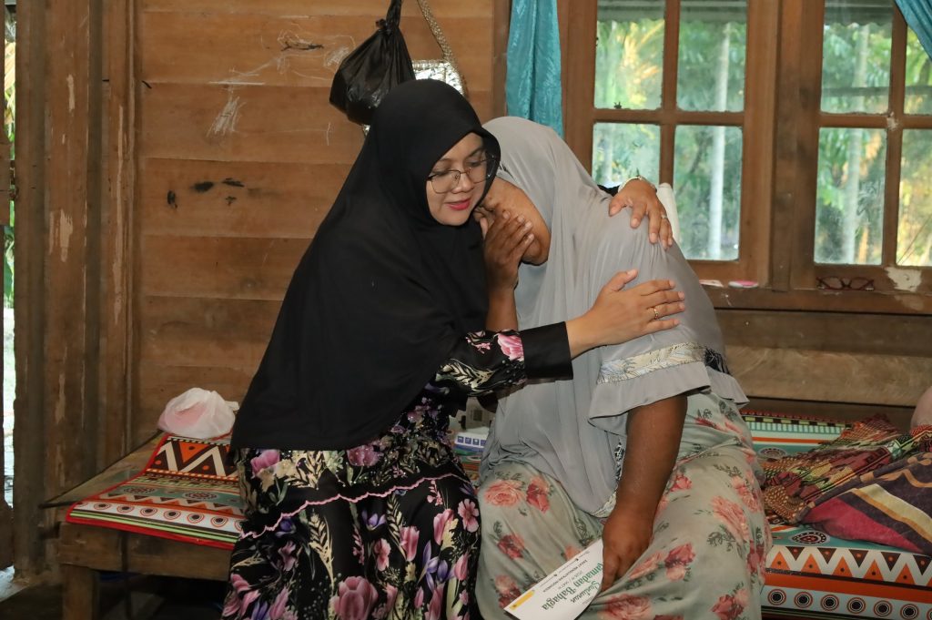 Pemerintah Kabupaten Siak bersama Badan Amil Zakat Nasional (Baznas) menunjukkan kepedulian nyata dengan menyalurkan santunan Ramadan senilai Rp2,7 miliar. Bantuan ini menyasar ribuan mustahik di berbagai pelosok, mulai dari guru ngaji, petugas kebersihan, hingga penggali kubur, Minggu (1/3/2026) (Foto: Pemkab Siak)