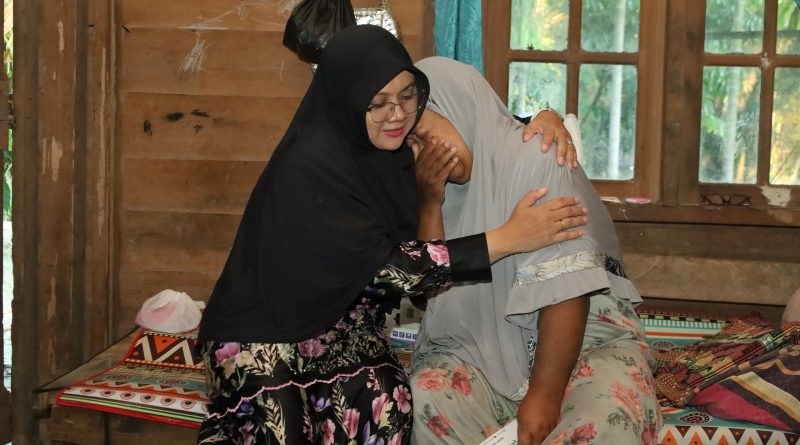 Pemerintah Kabupaten Siak bersama Badan Amil Zakat Nasional (Baznas) menunjukkan kepedulian nyata dengan menyalurkan santunan Ramadan senilai Rp2,7 miliar. Bantuan ini menyasar ribuan mustahik di berbagai pelosok, mulai dari guru ngaji, petugas kebersihan, hingga penggali kubur, Minggu (1/3/2026) (Foto: Pemkab Siak)