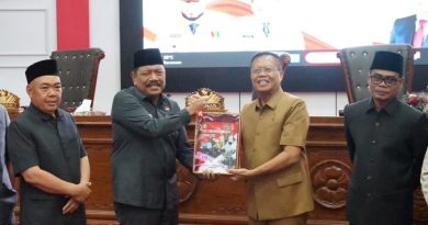 Wakil Gubernur Bengkulu Mian saat menyampaikan LKPJ Gubernur Tahun Anggaran 2025 dalam Rapat Paripurna DPRD Provinsi Bengkulu, Senin (2/3/2026). (Foto: MC Provinsi Bengkulu)