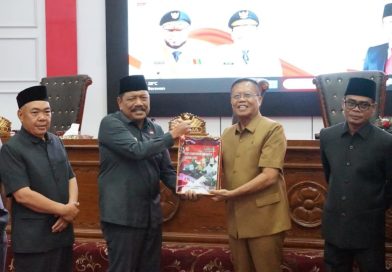 Wakil Gubernur Bengkulu Mian saat menyampaikan LKPJ Gubernur Tahun Anggaran 2025 dalam Rapat Paripurna DPRD Provinsi Bengkulu, Senin (2/3/2026). (Foto: MC Provinsi Bengkulu)