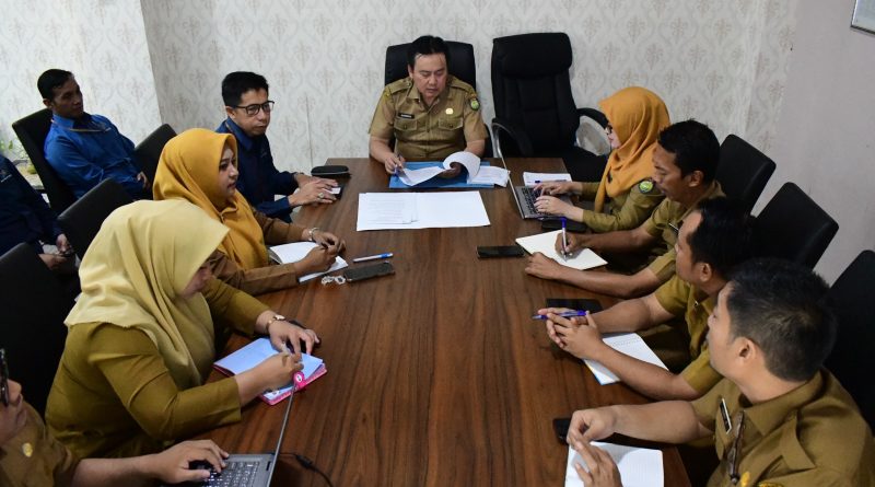 Badan Pusat Statistik (BPS) Kabupaten Indramayu bersama Dinas Komunikasi dan Informatika (Diskominfo) setempat menggelar rapat persiapan menjelang Pencanangan Sensus Ekonomi 2026 (SE 2026) dan peluncuran aplikasi Wong REANG Apps. (Foto: MC Indramayu/InfoPublik)