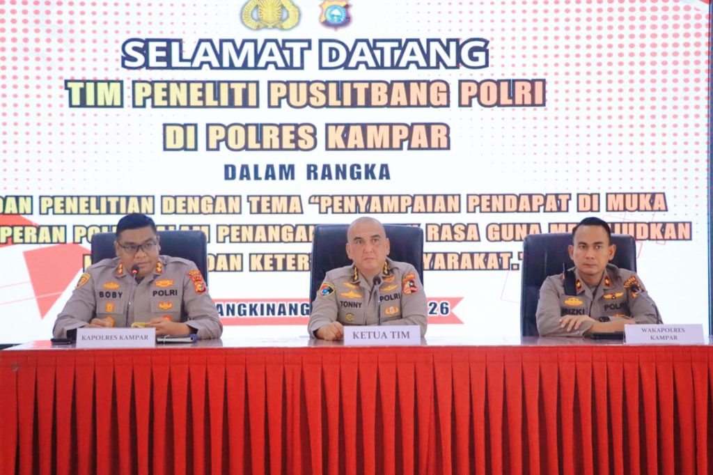 Polres Kampar menjadi salah satu titik penting penelitian Pusat Penelitian dan Pengembangan (Puslitbang) Polri. Kegiatan bertajuk penelitian penanganan unjuk rasa guna mewujudkan kamtibmas 2026 ini digelar di Aula Sanika Satyawada pada Selasa (3/3/2026). (Foto: Humas Polres Kampar)