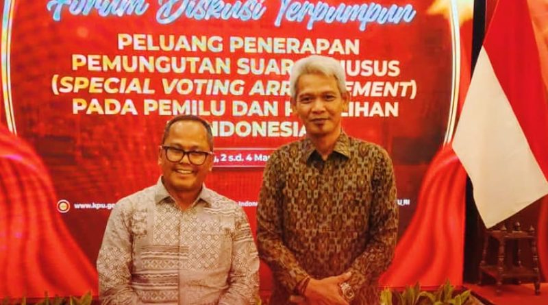 Ketua KPU Riau Rusidi Rusdan, bersama Anggota KPU Riau Nahrawi, menghadiri Forum Diskusi Terpumpun di Kabupaten Tangerang, Rabu (4/3/2026). Pertemuan ini membahas peluang penerapan Special Voting Arrangement atau Pemungutan Suara Khusus di Indonesia. (Foto: KPU Riau)