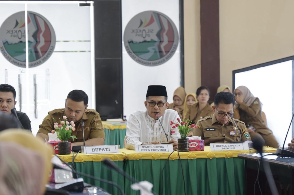 Wakil Ketua DPRD Sumatera Barat Evi Yandri Rajo Budiman saat sosialisasi Pajak Air Permukaan i Kabupaten Sijunjung, Selasa (3/3/2026). (Foto: IST)