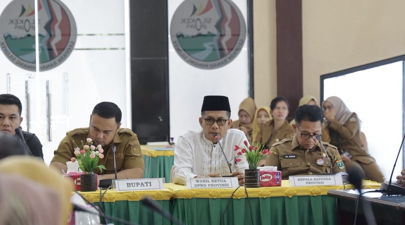 Wakil Ketua DPRD Sumatera Barat Evi Yandri Rajo Budiman saat sosialisasi Pajak Air Permukaan i Kabupaten Sijunjung, Selasa (3/3/2026). (Foto: IST)