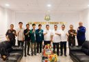 Koordinator Pusat BEM Se-Riau Teguh Wardana saat foto bersama dengan Kejaksaan Tinggi Riau saat memberikan pernyataan sikap terkait kasus pembunuhan gajah di TNTN (4/3/2026). (Foto: Ketua BEM se-Riau)