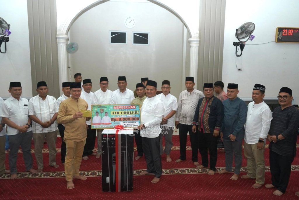 Wakil Bupati Asahan, Rianto, S.H., M.A.P., melaksanakan kunjungan Safari Ramadhan khusus di Mesjid Nurul Falah, Kelurahan Sei Renggas. Kegiatan religi ini berlangsung khidmat di Kecamatan Kota Kisaran Barat pada Selasa (3/3/2026). (Foto: Pemkab Asahan)