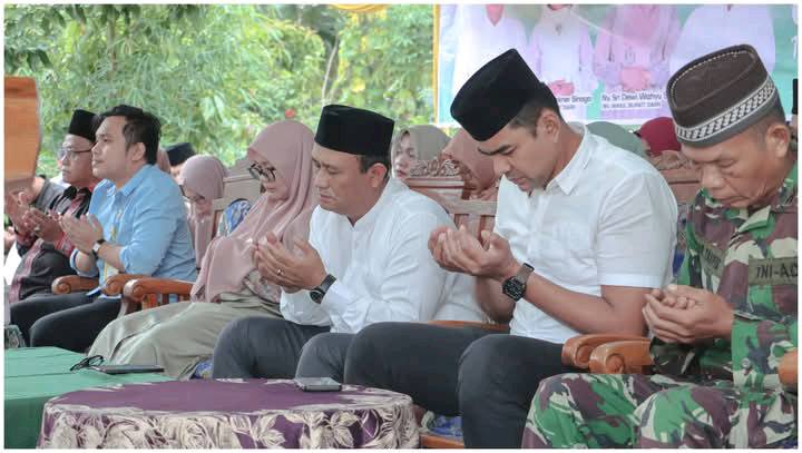 Pemerintah Kabupaten Dairi melaksanakan kegiatan Safari Ramadhan bersama masyarakat Desa Sungai Raya, Kecamatan Siempat Nempu Hulu, Rabu (4/3/2026). Agenda religi ini dipusatkan di Masjid Al-Fajar Tapindohara dengan dihadiri langsung oleh Wakil Bupati Dairi, Wahyu Daniel Sagala. (Foto: Pemkab Dairi)