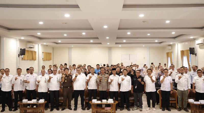 Wakil Ketua DPRD Sumatera Barat, Evi Yandri Rajo Budiman, menegaskan bahwa Pajak Air Permukaan (PAP) merupakan amanah undang-undang yang wajib dijalankan secara optimal. Hal ini disampaikan dalam kegiatan sosialisasi PAP yang digelar bersama Pemerintah Provinsi Sumbar di Kabupaten Solok Selatan, Rabu (1/4/2026). (Foto: IST)