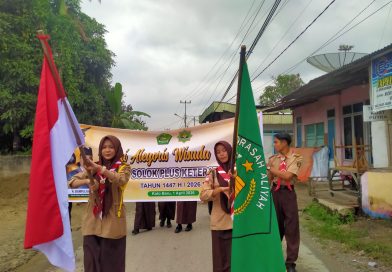 MAN 1 Solok Plus Keterampilan (PK) Koto Baru sukses menggelar prosesi wisuda tahfizh Al-Qur'an bagi santri kelas XII Tahun Pelajaran 2025/2026. Sebanyak 154 santri dikukuhkan dalam acara khidmat yang berlangsung di Aula Serbaguna Kampus Hijau, Rabu (1/4/2026). (Foto: Fitria)