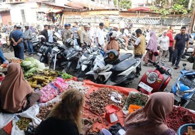 angkah nyata ini ditunjukkan melalui peninjauan langsung kawasan Pasar Tanjung Bajure, Kota Sungai Penuh oleh Wakil Wali Kota (Wawako) Sungai Penuh, Azhar Hamzah, didampingi Sekda Alpian pada Jumat pagi (3/4/2026). (Foto: Diskominfosta Sungai Penuh)