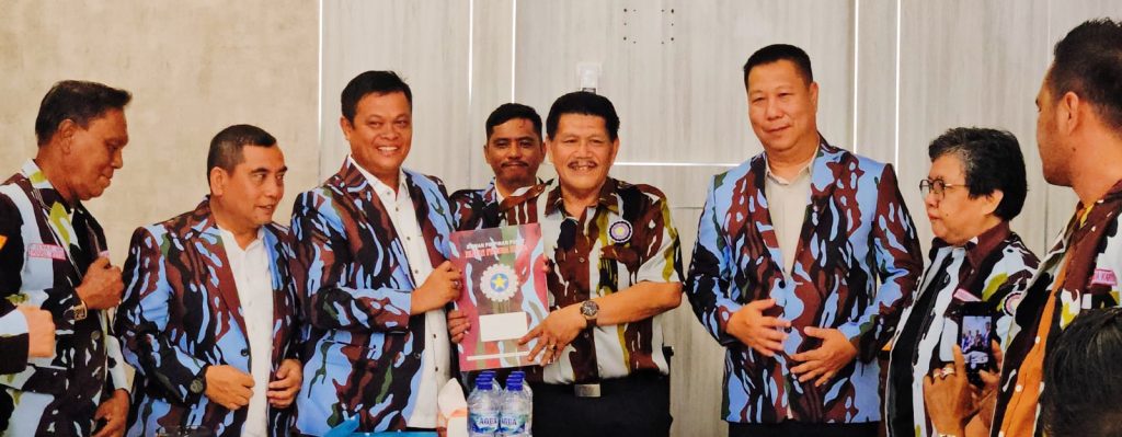 Dewan Pimpinan Daerah (DPD) Ikatan Pemuda Karya (IPK) Provinsi Riau resmi menerima Surat Keputusan (SK) kepengurusan baru untuk periode 2026-2031. Penyerahan dokumen strategis ini dilakukan langsung oleh Sekretaris Jenderal DPP IPK, H. Arfan Maksum Nasution, di Pekanbaru, Rabu (1/4/2026). (Foto: DPD IPK)
