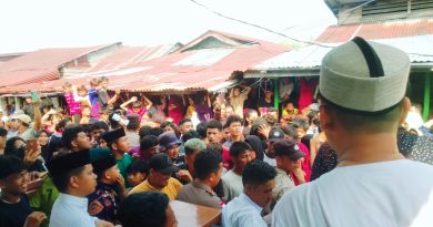Aksi solidaritas puluhan ibu-ibu di Kelurahan Panipahan berubah menjadi simbol kemarahan publik terhadap peredaran gelap narkotika. Massa melakukan aksi protes secara langsung akibat dugaan adanya pembiaran oleh aparat penegak hukum di wilayah tersebut, Jumat (3/4/2026). (Foto: Istimewa)