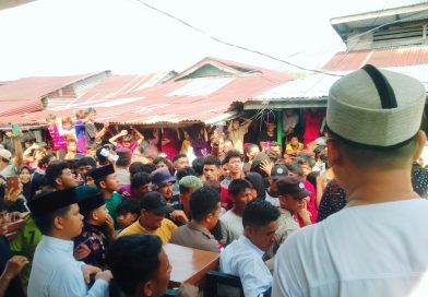Aksi solidaritas puluhan ibu-ibu di Kelurahan Panipahan berubah menjadi simbol kemarahan publik terhadap peredaran gelap narkotika. Massa melakukan aksi protes secara langsung akibat dugaan adanya pembiaran oleh aparat penegak hukum di wilayah tersebut, Jumat (3/4/2026). (Foto: Istimewa)