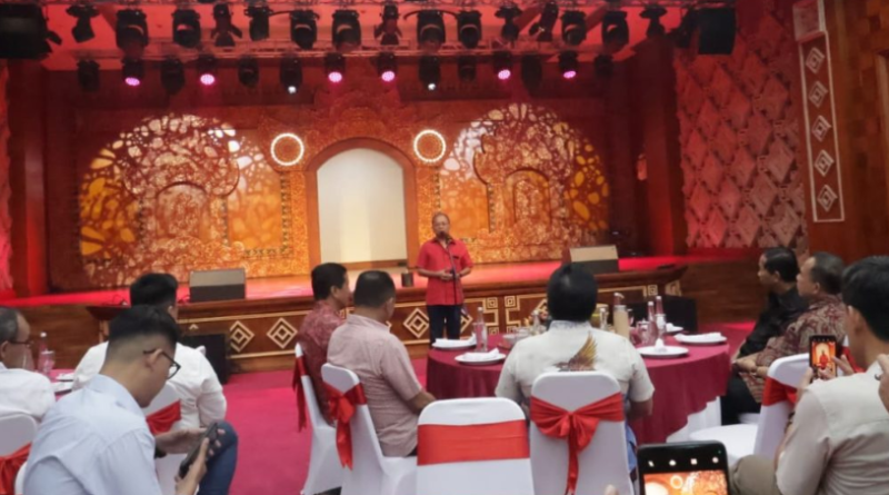 Gubernur Bali terus memperkuat sinergi strategis bersama media massa sebagai mitra utama pembangunan daerah. Dalam pertemuan terbaru, beliau mengajak seluruh insan pers untuk mendukung penuh implementasi Haluan Pembangunan Bali 100 Tahun di Gedung Kertasabha, Jayasabha, Denpasar, Minggu (1/4/2026).