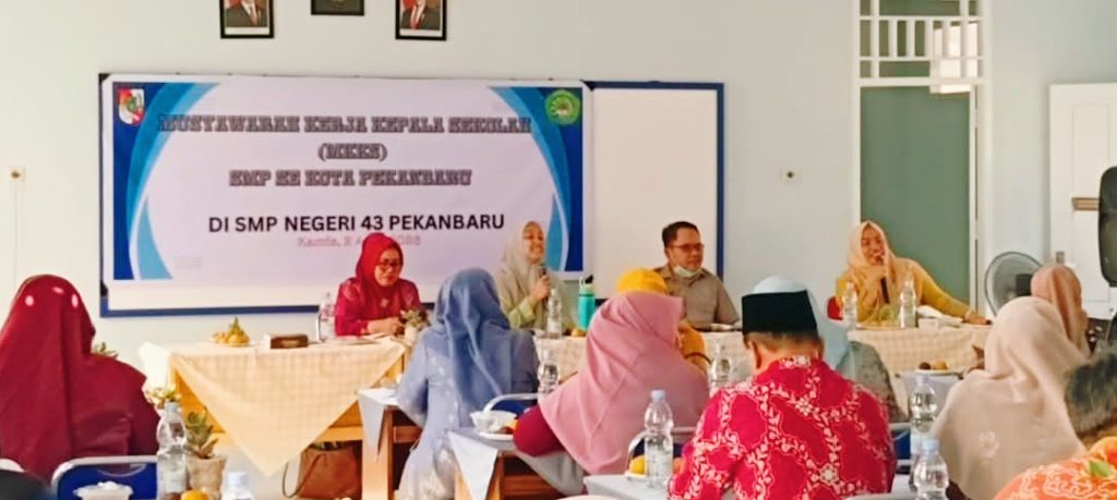 Kepala Bidang SMP Dinas Pendidikan Kota Pekanbaru, Desi Andarwati, S.IP., langsung tancap gas dalam meningkatkan mutu pendidikan pasca-dilantik, Kamis (2/4/2026). (Foto: Disdik Pekanbaru)