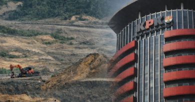 Ilustrasi tambang batu bara dan kantor KPK (Foto: Dok. MZK News)