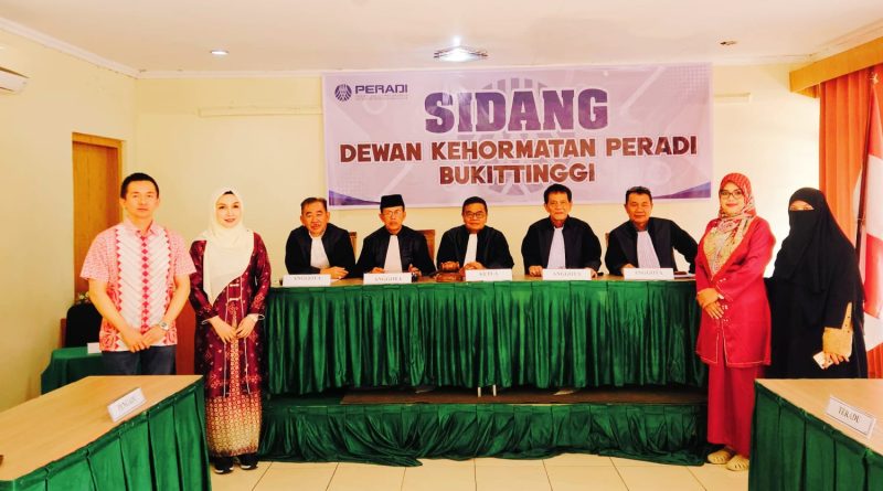 Majelis Dewan Kehormatan Daerah (DKD) PERADI Bukit Tinggi secara resmi menyatakan Advokat TJUAN AN, S.H., terbukti melakukan pelanggaran Kode Etik Advokat, Senin (6/4/2026). (Foto: Kantor Hukum PADMA)