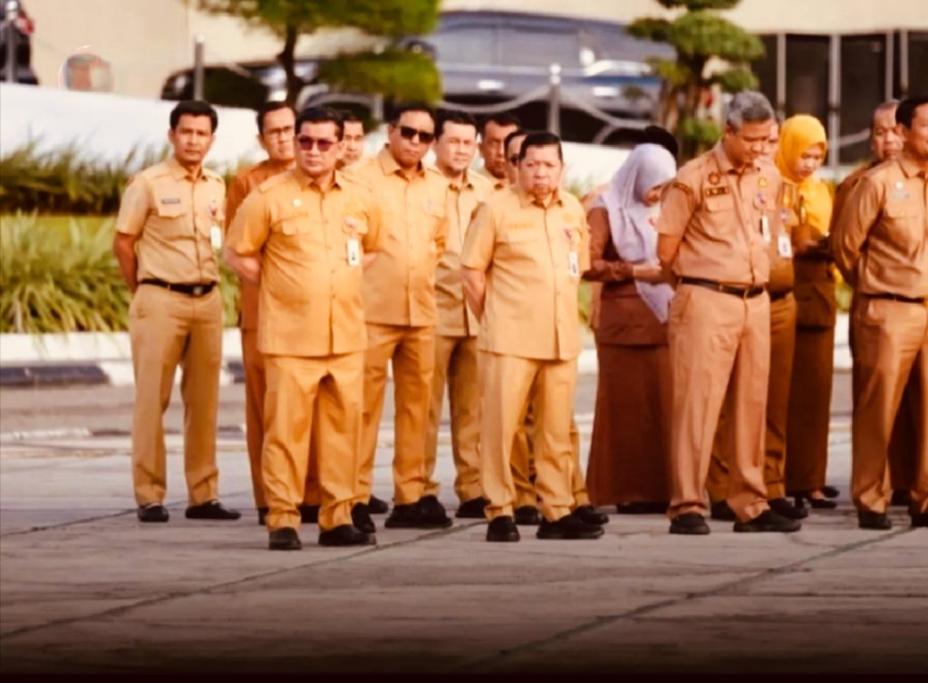 Pemerintah Provinsi (Pemprov) Riau secara resmi memberlakukan sistem kerja dari rumah atau Work From Home (WFH) setiap hari Jumat. Kebijakan ini tertuang dalam Surat Edaran (SE) Nomor: 8 Tahun 2026 yang telah ditetapkan oleh Pelaksana Tugas (Plt) Gubernur Riau, SF Hariyanto, Senin (6/4/2026). (Foto: MC Riau)