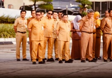 Pemerintah Provinsi (Pemprov) Riau secara resmi memberlakukan sistem kerja dari rumah atau Work From Home (WFH) setiap hari Jumat. Kebijakan ini tertuang dalam Surat Edaran (SE) Nomor: 8 Tahun 2026 yang telah ditetapkan oleh Pelaksana Tugas (Plt) Gubernur Riau, SF Hariyanto, Senin (6/4/2026). (Foto: MC Riau)