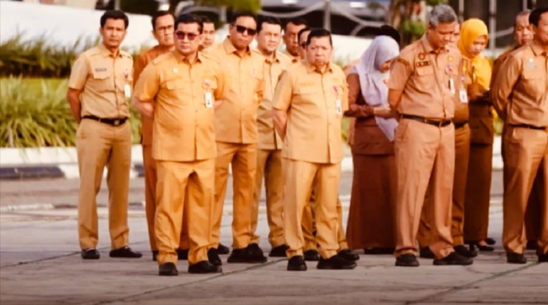 Pemerintah Provinsi (Pemprov) Riau secara resmi memberlakukan sistem kerja dari rumah atau Work From Home (WFH) setiap hari Jumat. Kebijakan ini tertuang dalam Surat Edaran (SE) Nomor: 8 Tahun 2026 yang telah ditetapkan oleh Pelaksana Tugas (Plt) Gubernur Riau, SF Hariyanto, Senin (6/4/2026). (Foto: MC Riau)