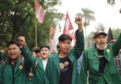 Koordinator Pusat BEM Se-Riau, Teguh Wardana, menyatakan sikap tegas dan kemarahan terbuka atas kecelakaan kerja yang kembali terjadi di PT Indah Kiat Pulp & Paper (IKPP), Senin (6/4/2026). (Foto: BEM Se-Riau)