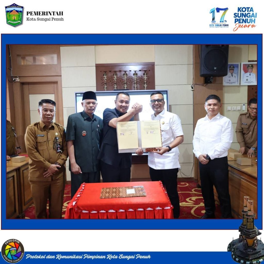 Pemerintah Kota Sungai Penuh resmi menjalin kerja sama strategis dengan Kejaksaan Negeri (Kejari) Sungai Penuh. Langkah ini ditandai dengan penandatanganan Naskah Kesepakatan Bersama (MoU) di bidang Perdata dan Tata Usaha Negara, Senin (6/4/2026). (Foto: Diskominfosta Sungai Penuh)