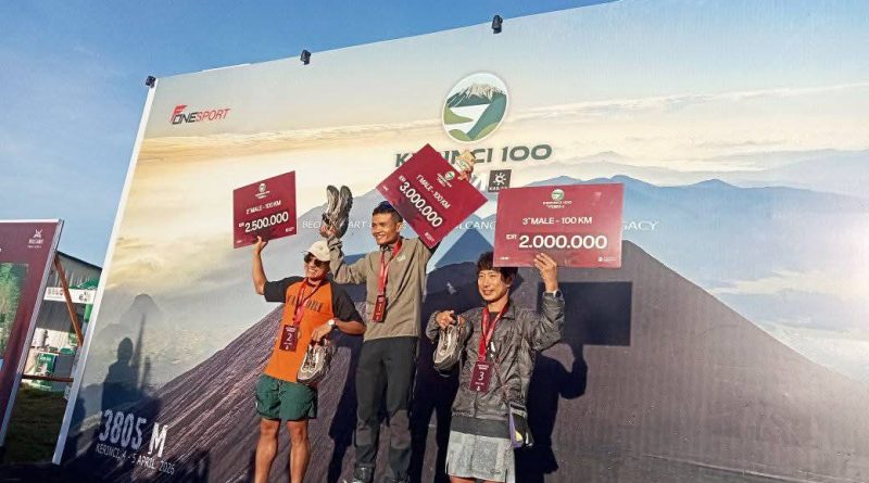 Ajang lari lintas alam internasional Kerinci100 tahun 2026 kembali mencuri perhatian dunia. Berdasarkan hasil verifikasi akhir, kompetisi bergengsi ini berhasil menjaring peserta dari 12 negara, mulai dari kawasan Asia Tenggara hingga Eropa, Senin (6/4/2026). (Foto: IST)