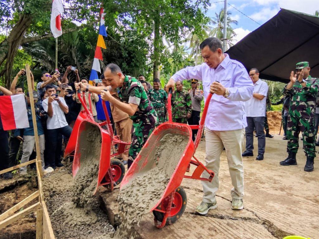 Pembangunan Jembatan Garuda Tahap IV di wilayah Papua Barat Daya resmi dimulai. Momentum ini ditandai dengan kegiatan peletakan batu pertama (groundbreaking) yang berlangsung di Kampung Klatifi, Distrik Sorong Barat, Kota Sorong, Senin (6/4/2026). (Foto: Diskominfo Kota Sorong)