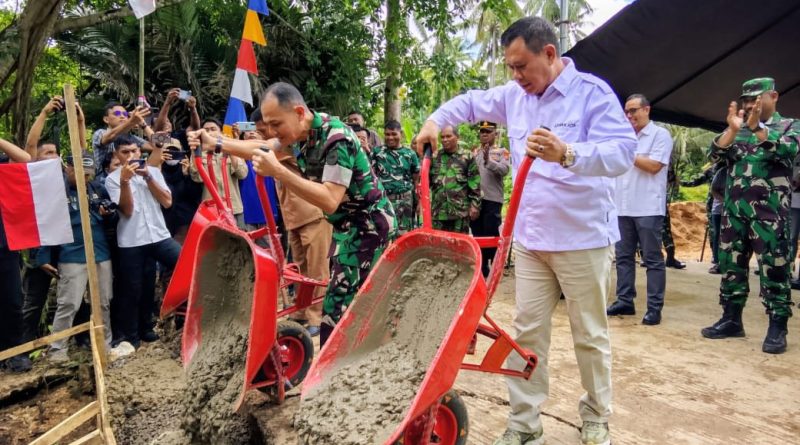 Pembangunan Jembatan Garuda Tahap IV di wilayah Papua Barat Daya resmi dimulai. Momentum ini ditandai dengan kegiatan peletakan batu pertama (groundbreaking) yang berlangsung di Kampung Klatifi, Distrik Sorong Barat, Kota Sorong, Senin (6/4/2026). (Foto: Diskominfo Kota Sorong)
