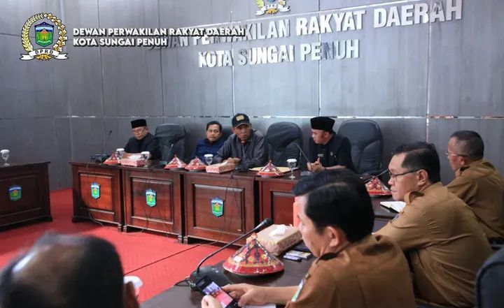 Polemik mengenai fungsi Jalan M. Yamin pasca-relokasi pedagang ke Pasar Tanjung Bajure mulai menemui titik terang. Dewan Perwakilan Rakyat Daerah (DPRD) Kota Sungai Penuh secara tegas meminta pemerintah daerah untuk mensterilkan kawasan tersebut dari segala bentuk pungutan, Selasa (7/4/2026). (Foto: DPRD Sungai Penuh)