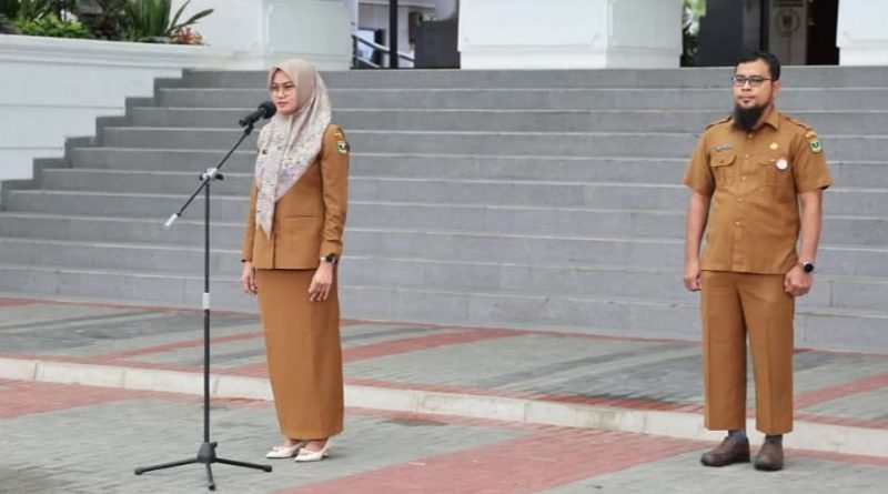 Langit pagi di halaman Sekretariat DPRD Provinsi Sumatera Barat menjadi saksi tumbuhnya semangat baru melalui rutinitas apel pagi. Suasana terasa lebih hidup saat kegiatan ini dipimpin langsung oleh Ismelda Jenreini pada Senin (6/4/2026). (Foto: IST)