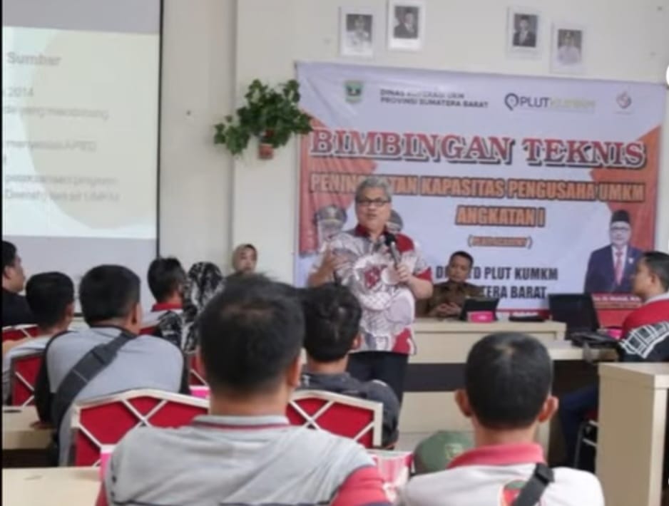 Ketua DPRD Provinsi Sumatera Barat, Muhidi, secara resmi membuka kegiatan Bimbingan Teknis (Bimtek) Peningkatan Kapasitas Pengusaha UMKM Angkatan I Pluzi Academy. Acara ini dipusatkan di UPTD PLUT KUMKM Provinsi Sumatera Barat pada Senin (6/4/2026). (Foto: IST)