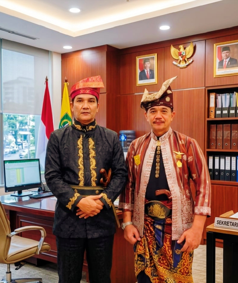 Panglima Besar Hulubalang LAMR Kota Pekanbaru, Muhammad Nasir dan Timbalan Panglima Besar Bidang Eksternal, Zulfahmi. (Foto: M. Nasir)