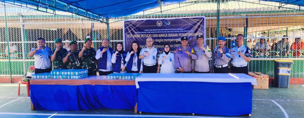 Lembaga Pemasyarakatan (Lapas) Kelas IIA Pekanbaru menggelar kegiatan tes urine massal bagi seluruh petugas dan warga binaan pada Senin (6/4/2026). (Foto: Humas Lapas llA Pekanbaru)