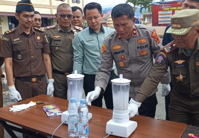 Kepolisian Resor (Polres) Kerinci melakukan pemusnahan massal barang bukti narkotika dari 19 laporan polisi serta hasil temuan masyarakat. Kegiatan ini dilaksanakan di halaman Mapolres Kerinci setelah seluruh perkara dinyatakan berkekuatan hukum tetap, Selasa (7/4/2026). (Foto: IST)