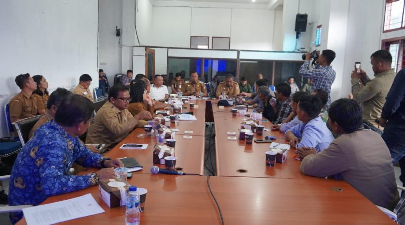 Sekretariat Bersama Gerakan Oikumenis Untuk Keadilan Ekologis di Sumut (Sekber-Gokesu) menggelar audiensi dengan Pemerintah Kabupaten Toba. Kedatangan mereka disambut langsung oleh Bupati Toba, Effendi Sintong P. Napitupulu, di ruang rapat Staf Ahli pada Selasa (7/4/2026). (Foto: IST)