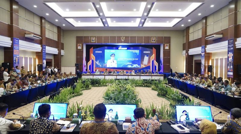 Bupati Toba, Effendi Sintong Panangian Napitupulu, menghadiri Rapat Umum Pemegang Saham (RUPS) Tahunan PT Bank Sumut Tahun Buku 2025. Pertemuan strategis ini berlangsung di Ballroom PT Bank Sumut, Medan, pada Senin (6/4/2026). (Foto: Humas Toba)