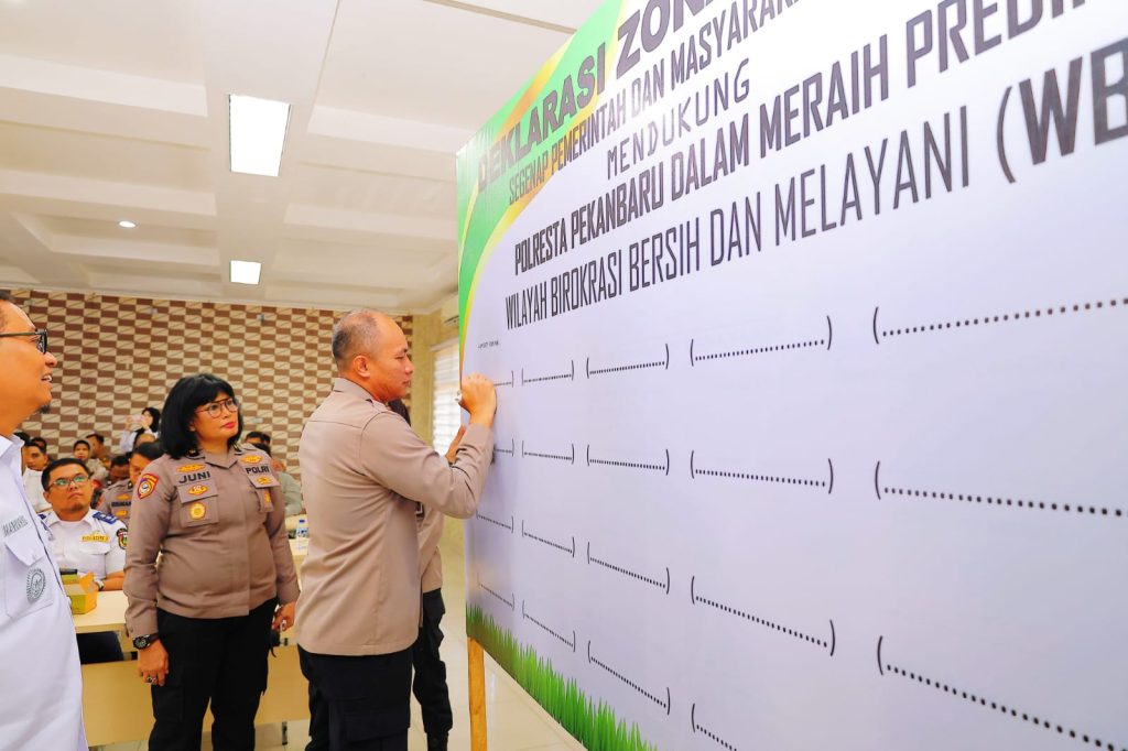 Polresta Pekanbaru resmi menggelar Forum Konsultasi Publik Tahun 2026 yang dirangkaikan dengan Deklarasi Zona Integritas, Rabu (8/4/2026). (Foto: Humas Polresta Pekanbaru)