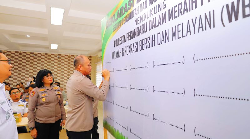 Polresta Pekanbaru resmi menggelar Forum Konsultasi Publik Tahun 2026 yang dirangkaikan dengan Deklarasi Zona Integritas, Rabu (8/4/2026). (Foto: Humas Polresta Pekanbaru)