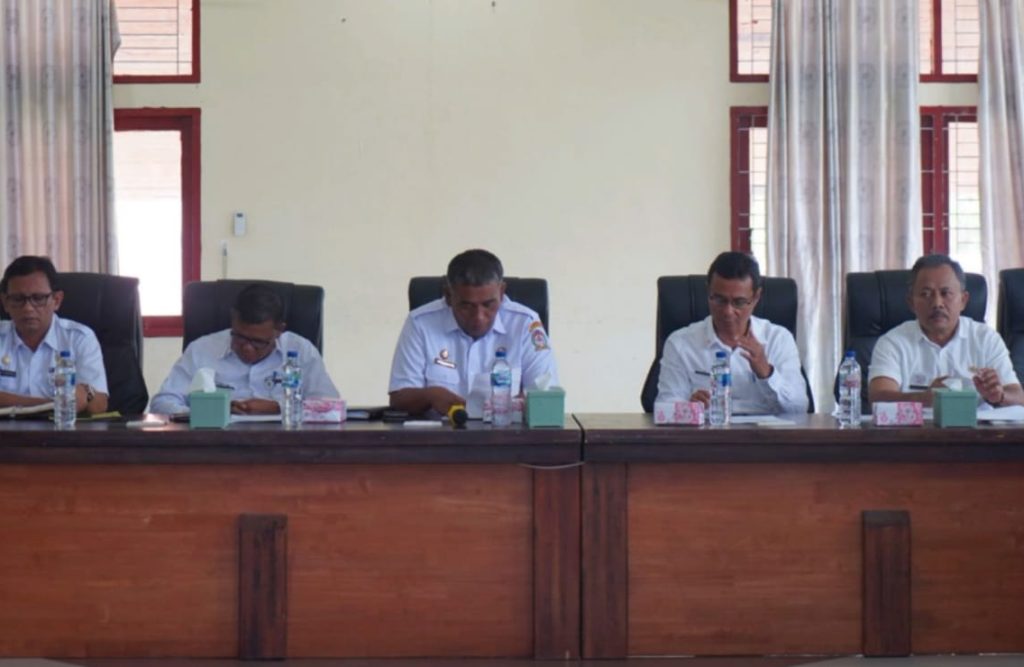 Pemerintah Kabupaten Toba melalui Bappelitbangda resmi menyosialisasikan Lomba Inovasi Perangkat Daerah Tahun 2026. Kegiatan strategis ini berlangsung di Balai Data Kantor Bupati Toba pada Rabu (8/4/2026) dengan menghadirkan pimpinan perangkat daerah dan kecamatan. (Foto: Pemkab Toba)