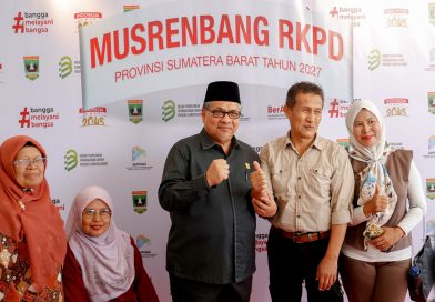 Ketua DPRD Provinsi Sumatera Barat, Muhidi, menunjukkan komitmennya terhadap pembangunan inklusif dengan berdiskusi langsung bersama perwakilan penyandang disabilitas. Pertemuan ini berlangsung hangat usai pelaksanaan Musrenbang RKPD Tahun 2027 di Padang, Rabu (8/4/2026). (Foto: IST)