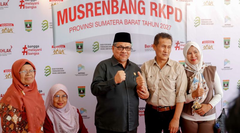 Ketua DPRD Provinsi Sumatera Barat, Muhidi, menunjukkan komitmennya terhadap pembangunan inklusif dengan berdiskusi langsung bersama perwakilan penyandang disabilitas. Pertemuan ini berlangsung hangat usai pelaksanaan Musrenbang RKPD Tahun 2027 di Padang, Rabu (8/4/2026). (Foto: IST)