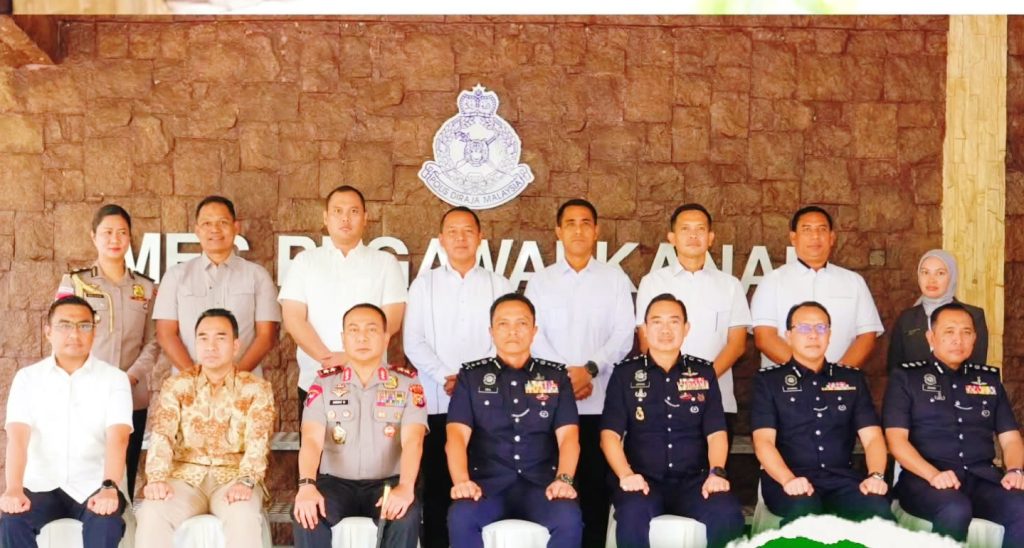 Kapolda Riau, Irjen Pol Herry Heryawan, melakukan kunjungan kerja strategis ke Markas Polis Kontinjen Melaka, Malaysia, Rabu (8/4/2026). Kedatangan jenderal bintang dua ini disambut langsung oleh Ketua Polis Melaka, DCP Dato' Dzulkahairi Mukhtar. (Foto: Humas Polda Riau)