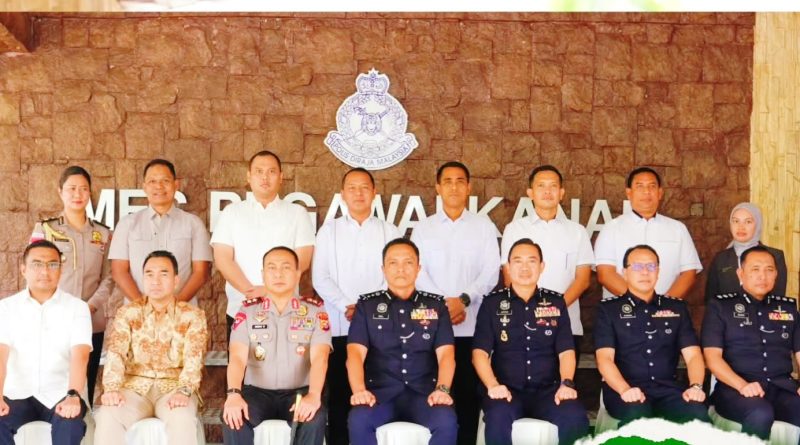Kapolda Riau, Irjen Pol Herry Heryawan, melakukan kunjungan kerja strategis ke Markas Polis Kontinjen Melaka, Malaysia, Rabu (8/4/2026). Kedatangan jenderal bintang dua ini disambut langsung oleh Ketua Polis Melaka, DCP Dato' Dzulkahairi Mukhtar. (Foto: Humas Polda Riau)