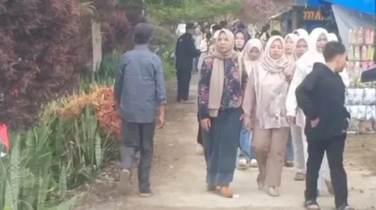 Momen libur Lebaran 2026 membawa berkah tersendiri bagi objek wisata Ayi Tafsut di Desa Koto Tuo, Kecamatan Kayu Aro. (Foto: IST/Dewi Yulianti)