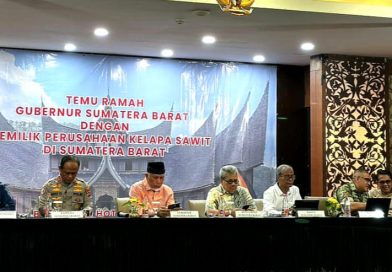 DPRD bersama Pemerintah Provinsi Sumatera Barat menggelar pertemuan strategis dengan pimpinan 41 Perusahaan Kelapa Sawit (PKS). Agenda ini bertujuan mendorong optimalisasi Pendapatan Asli Daerah (PAD) melalui sektor Pajak Air Permukaan (PAP), Jum'at (10/4/2026). (Foto: IST/Novrianto)