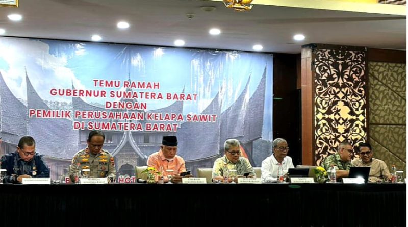 DPRD bersama Pemerintah Provinsi Sumatera Barat menggelar pertemuan strategis dengan pimpinan 41 Perusahaan Kelapa Sawit (PKS). Agenda ini bertujuan mendorong optimalisasi Pendapatan Asli Daerah (PAD) melalui sektor Pajak Air Permukaan (PAP), Jum'at (10/4/2026). (Foto: IST/Novrianto)