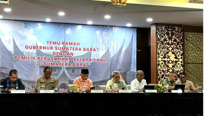 DPRD bersama Pemerintah Provinsi Sumatera Barat menggelar pertemuan strategis dengan pimpinan 41 Perusahaan Kelapa Sawit (PKS). Agenda ini bertujuan mendorong optimalisasi Pendapatan Asli Daerah (PAD) melalui sektor Pajak Air Permukaan (PAP), Jum'at (10/4/2026). (Foto: IST/Novrianto)