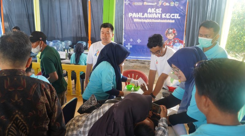PT Bukit Asam (Persero) Tbk (PTBA) peringati HUT ke-45 dengan melakukan program “Aksi Pahlawan Kecil” dengan menggelar kegiatan khitanan massal gratis di wilayah operasionalnya. (Foto: Humas PTBA)